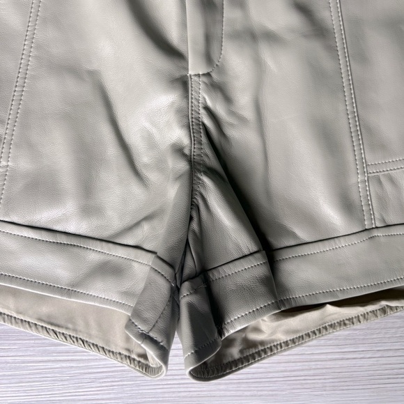FRANCESCA'S kathy high rise vegan leather shorts size M NWT - Picture 7 of 16